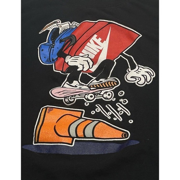 The Nike Tee Kids' T-Shirt Retro Skateboarding Backpack & Cone Graphics XL - Picture 1 of 5